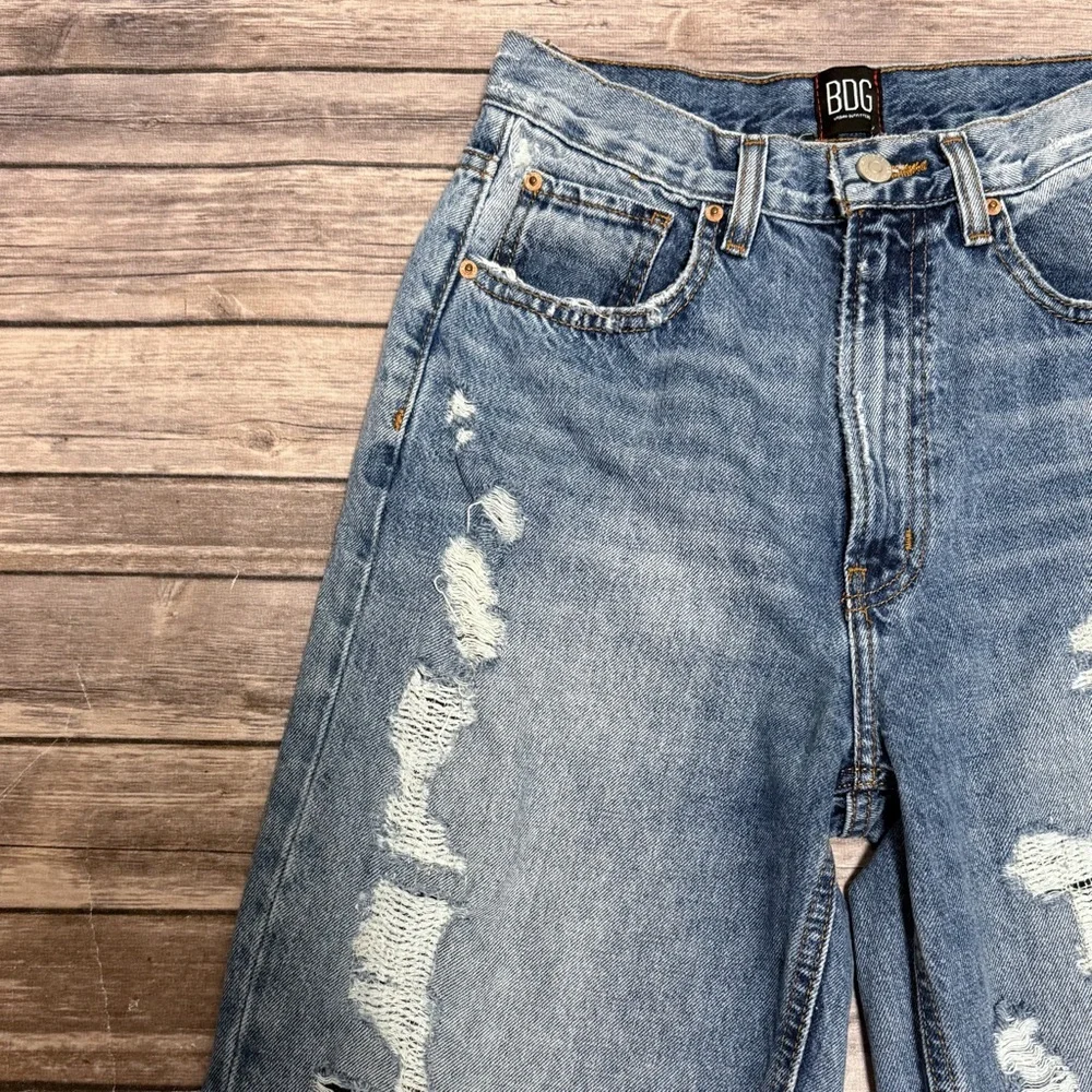 BDG Urban Outfitters Medium Wash High Rise Baggy Distressed Frayed Jeans 27